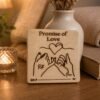 Mini cuadro decorativo personalizado Promise of Love en madera grabada