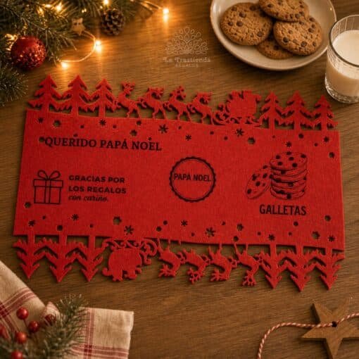 Mantel individual Papá Noel personalizado sobre mesa navideña