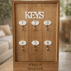 Cuelga llaves de madera personalizado con 6 ganchos numerados para entrada de casa.