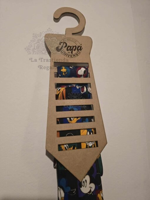 Corbatero personalizado madera