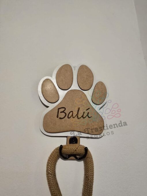 Colgador correa de perro huella personalizado.