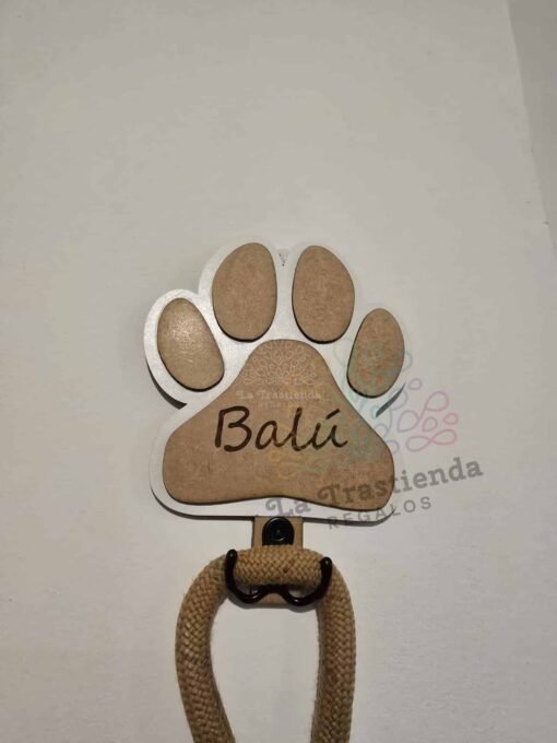 Colgador correa de perro huella personalizado.